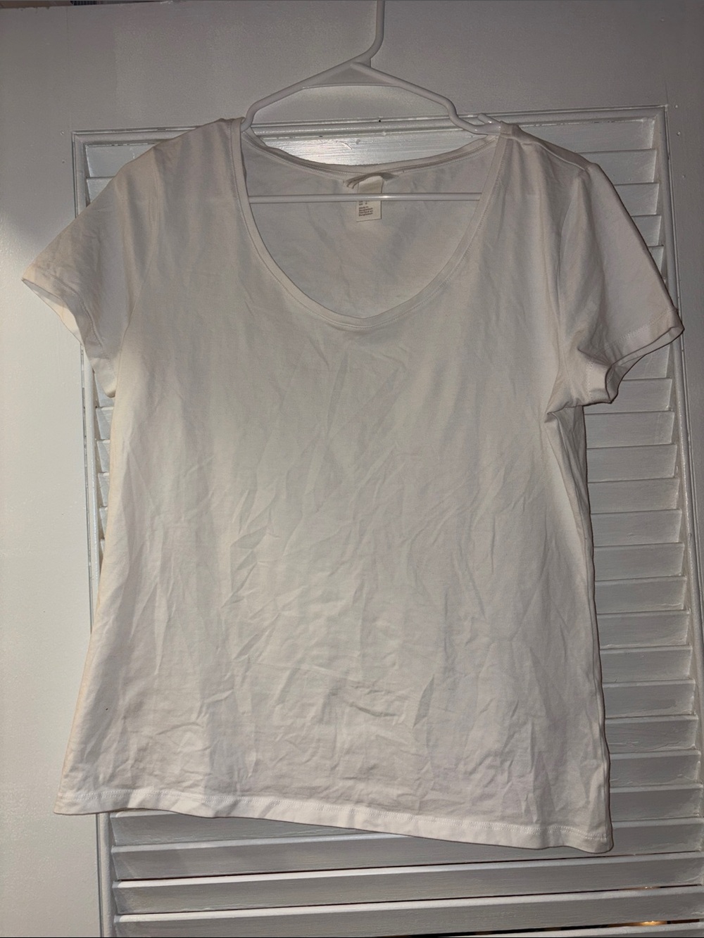 Trendy Classic White Scoop Neck Basics Women’s Tee🔥
